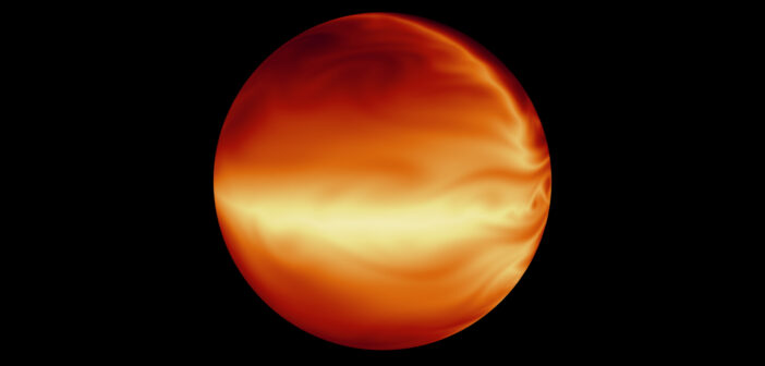 Simulation of heat transport in a hot Jupiter's atmosphere