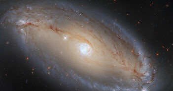 Hubble image of the galaxy NGC 5728