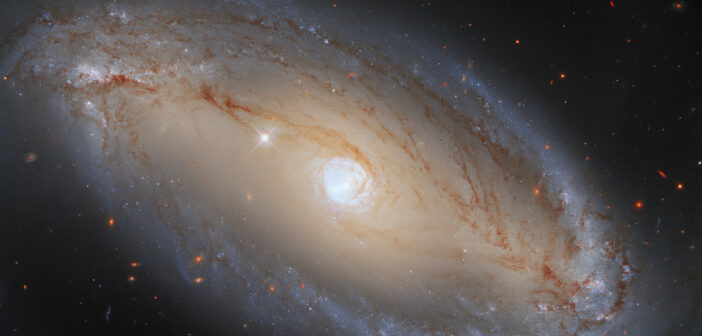 Hubble image of the galaxy NGC 5728