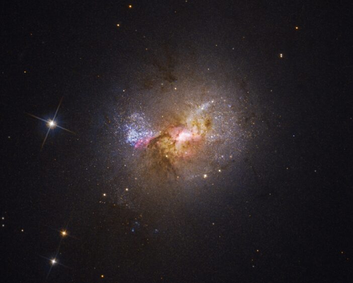Hubble Space Telescope image of a dwarf starburst galaxy