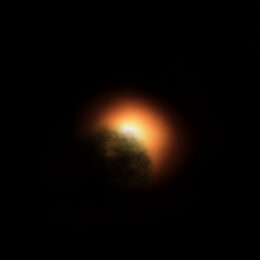 artist's impression of a dust cloud blocking the light from Betelgeuse