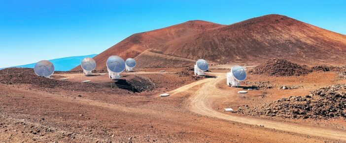 The Submillimeter Array at the summit of Maunakea in Hawaiʻi.