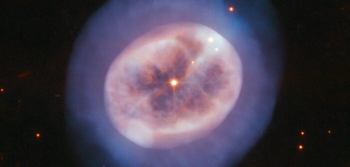 planetary nebula NGC 2022